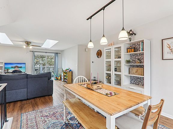 4th image of 974 Westchester Cir