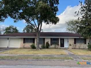 2406 E Locust Ave, Victoria, TX 77901