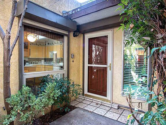 3rd image of 4725 San Pedro Dr NE Unit 19