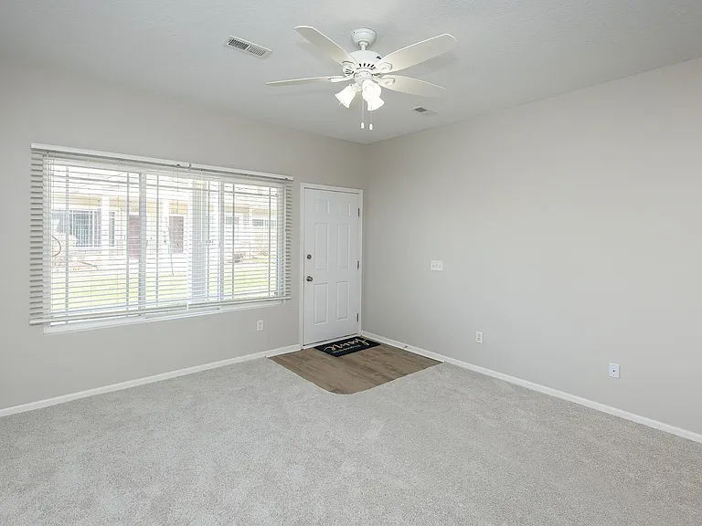 1108 NE 7th Ln — Photo 5