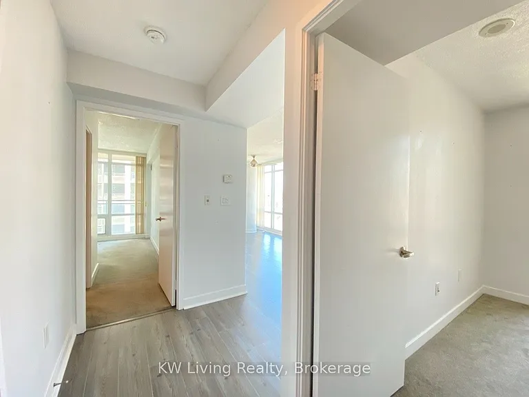 4K Spadina Ave #702 — Photo 19