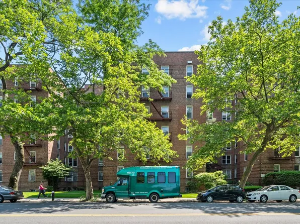 221 Mcdonald Avenue 6R image 9 of 10