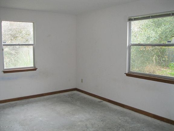 3rd image of 10870 Horse Track Dr E