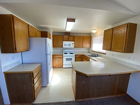 5th image of 3125 NE Cromwell Ct