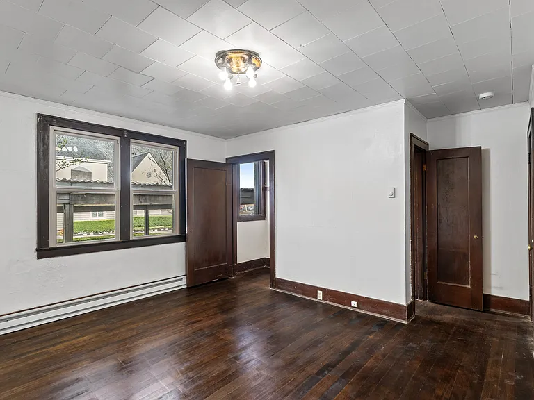 112 E 1st St #105 — Photo 5