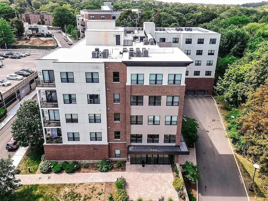 2 bed, 1247 sqft, $3,595 — Photo 2