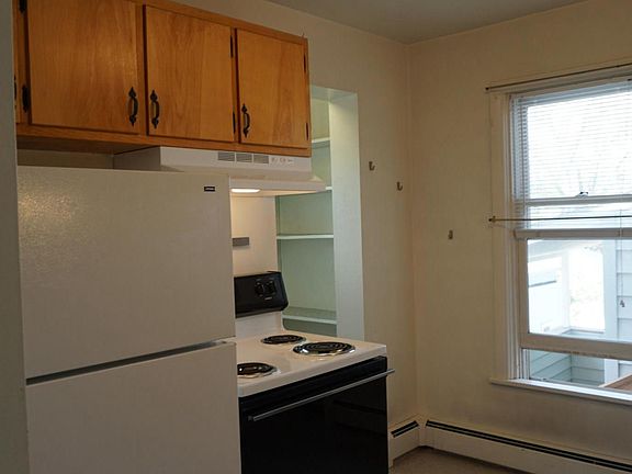 2nd image of 168 N 9th St APT 3