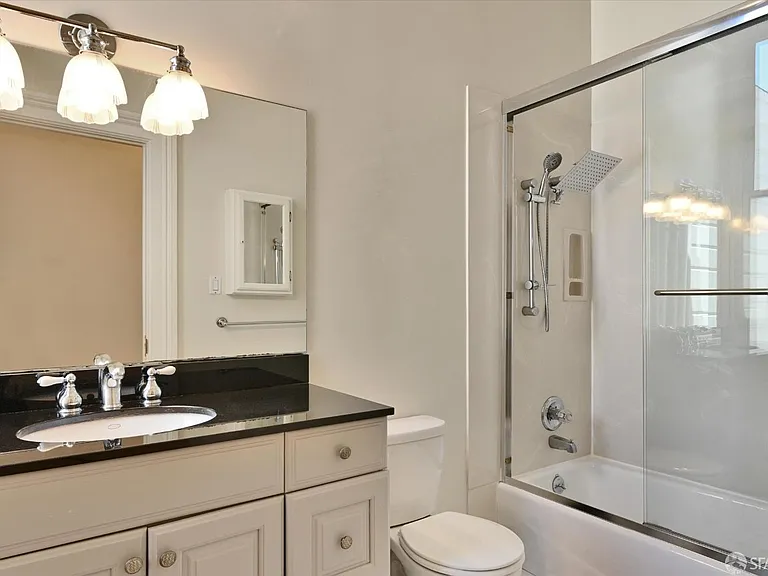 656 Hayes St — Photo 18