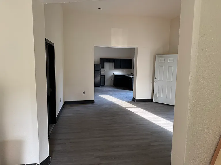 411 S McClure St — Photo 5