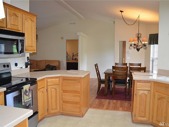 5th image of 1905 Daylily Ln SE