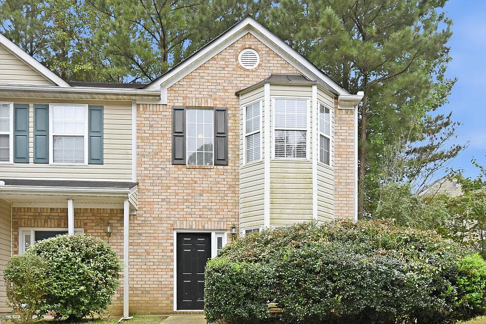 2 bed, 2.5 bath, 1176 sqft, $1,620 — Photo 1