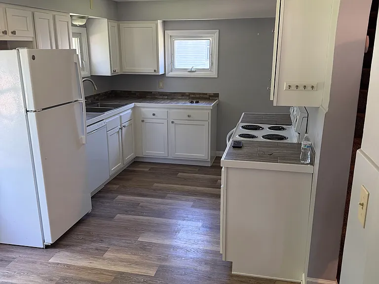 142 E Walnut St — Photo 4