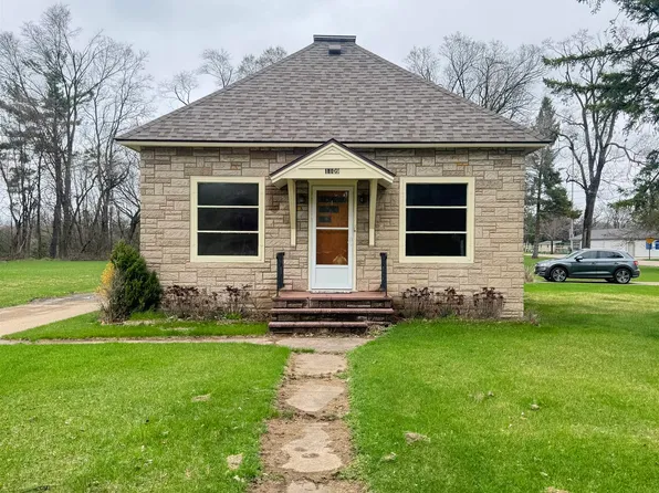 1109 Royalton St, Waupaca, WI 54981