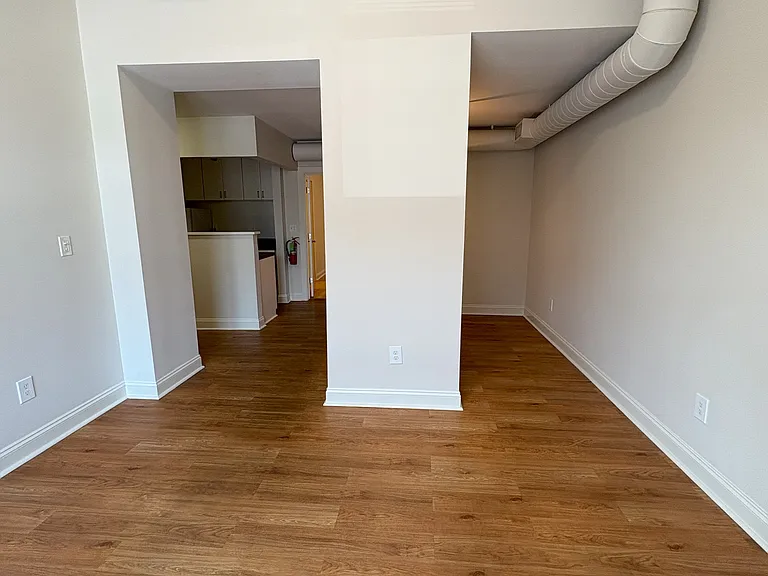 198 College St #2D — Photo 3