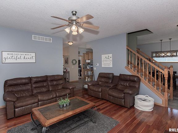 3rd image of 524 Garrett Ct
