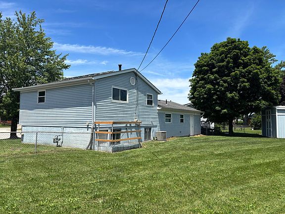 3rd image of 231 Oakdale Ct
