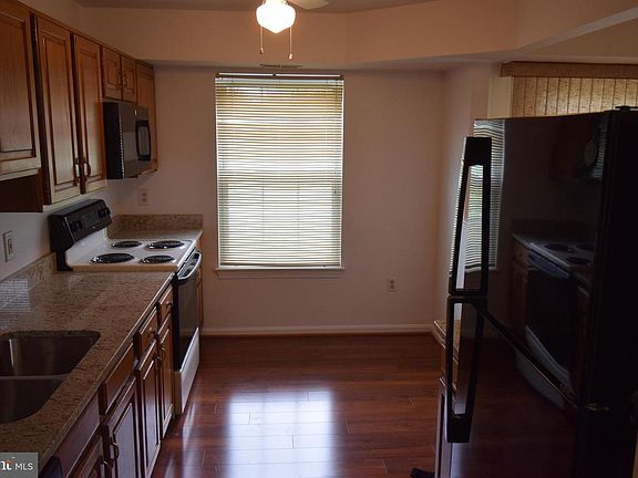2nd image of 3856 Shadywood Dr Unit 2B
