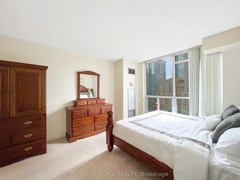 24 Wellesley St W #1113 — Photo 7