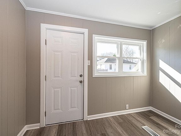3rd image of 823 Carolina Mill Cir #9