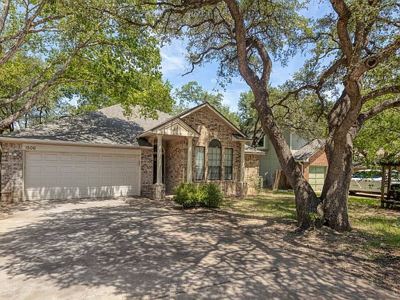 3rd image of 1506 River Oak Dr