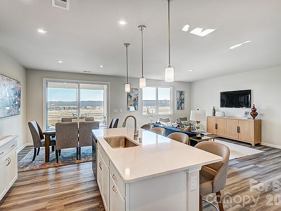 5th image of 2706 Phoenix Ct
