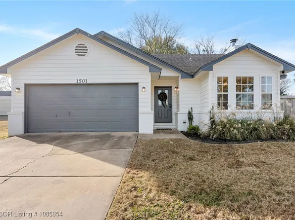 1501 Heather Pl, Barling, AR 72923