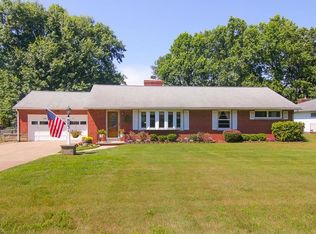 8831 Spring Valley Dr, Mentor, OH 44060