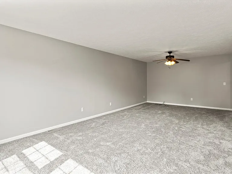 186 Carmel Ct — Photo 13