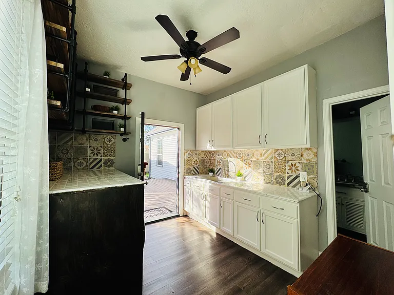 3913 Moore St — Photo 40