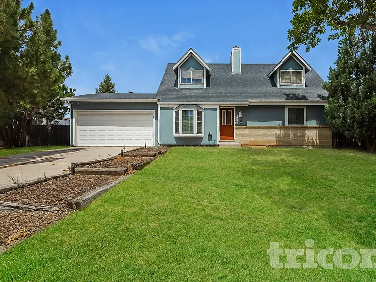 2286 Farnsworth Dr — Photo 1