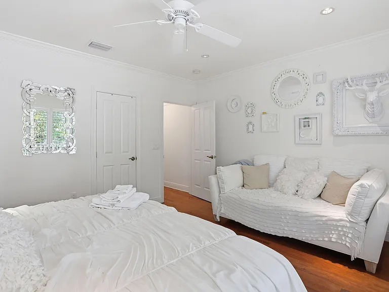 309 NE 8th Ave — Photo 24