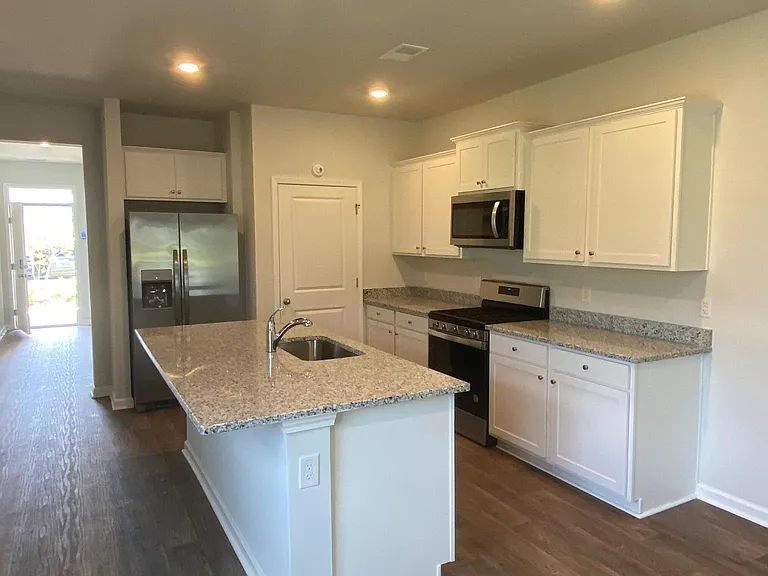 608 Ladywood Dr — Photo 6