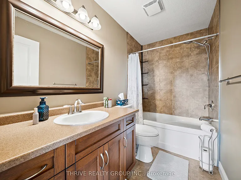 12 Ashwood Cres — Photo 26
