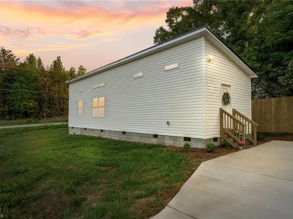 108 Sunflower Rd, Reidsville, NC 27320