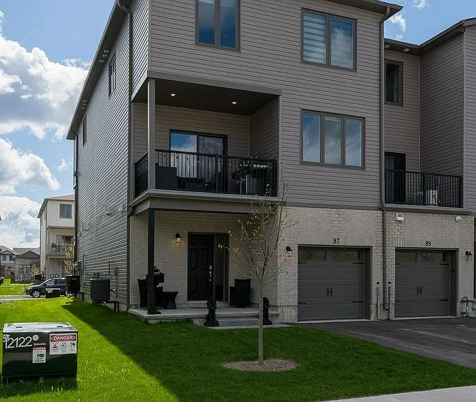 87 Buchanan Ave — Photo 2