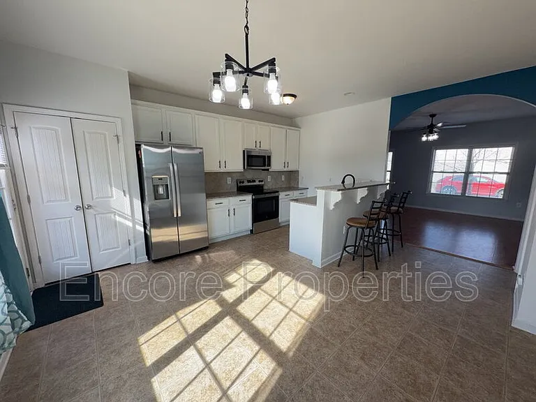 912 Custom Oak Ln — Photo 6