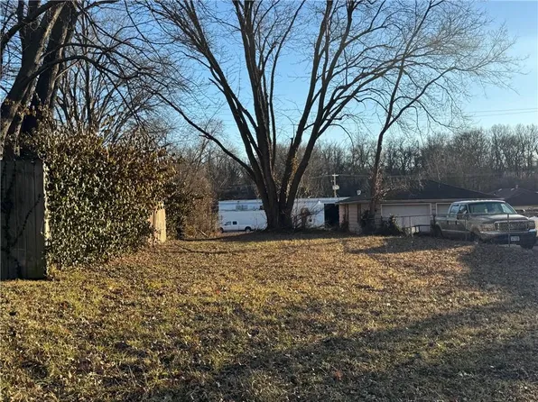 1117 Pottawatomie St, Leavenworth, KS 66048
