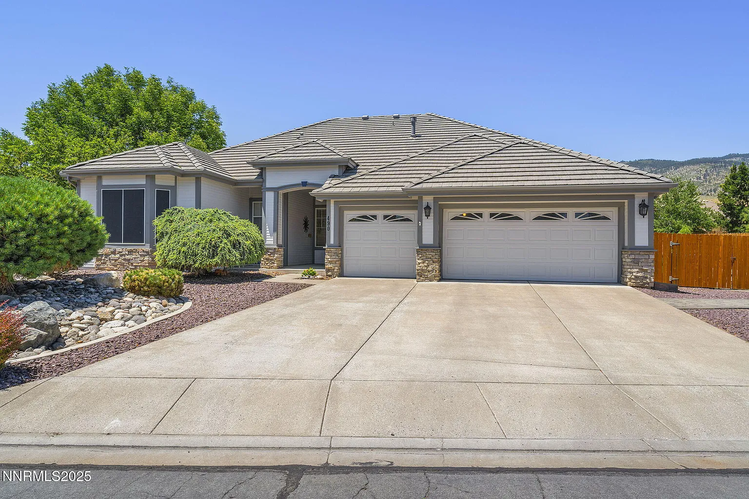 490 Norfolk Dr photo 1