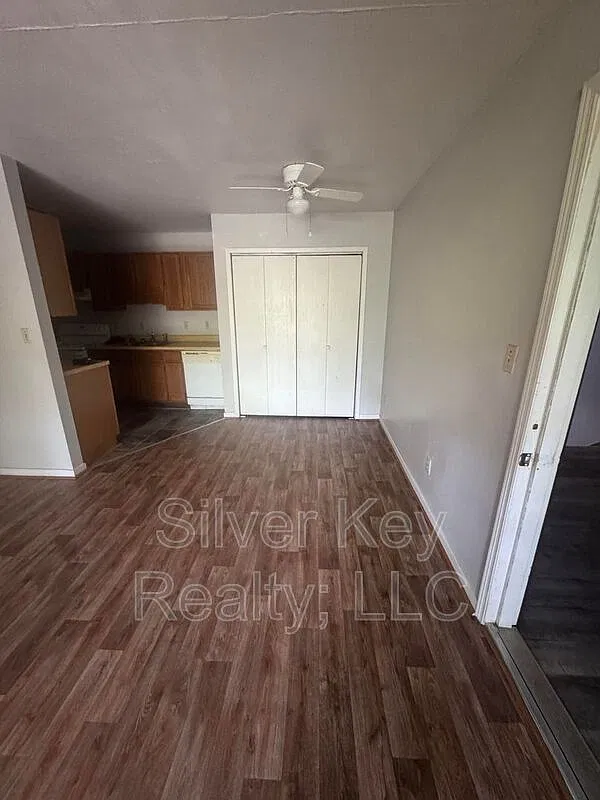 311 Sunset Dr — Photo 3