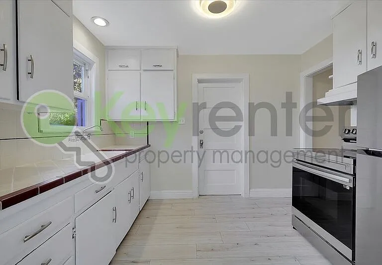 1119 Lochbrae Rd #1 — Photo 16