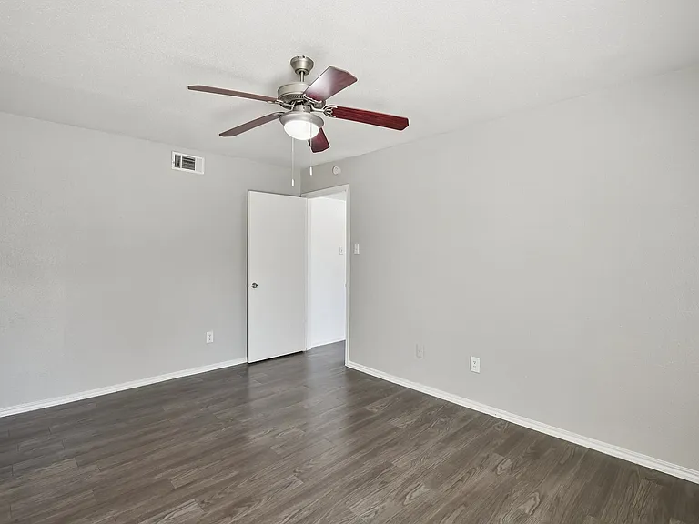 26-web-or-mls-Briar Forest Dr-S1303-026