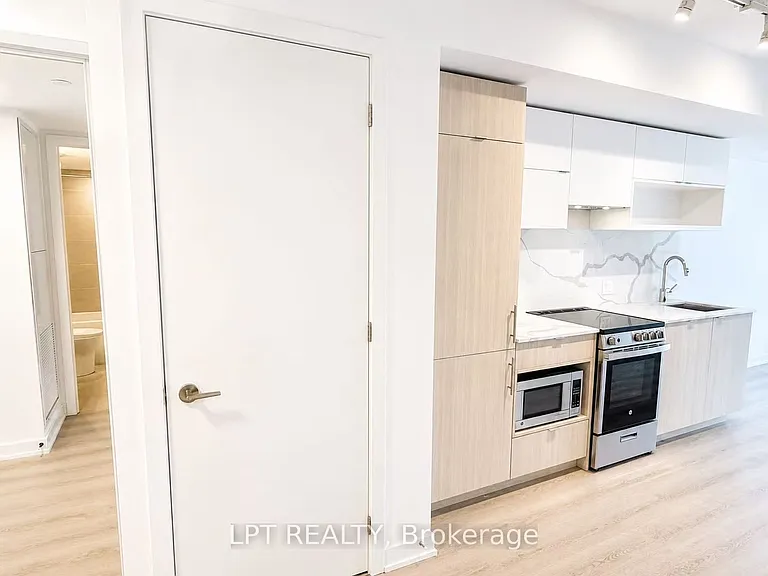 100 Queen St E #1608 — Photo 7