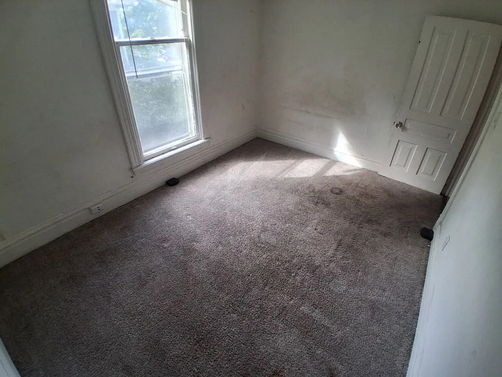 2 bed, 950 sqft, $1,300 — Photo 4