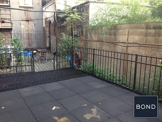 Rented by Bond New York | media 7