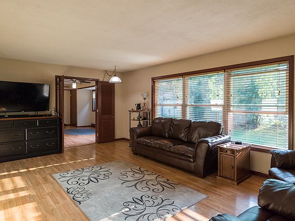 4th image of 107 Allan Ct