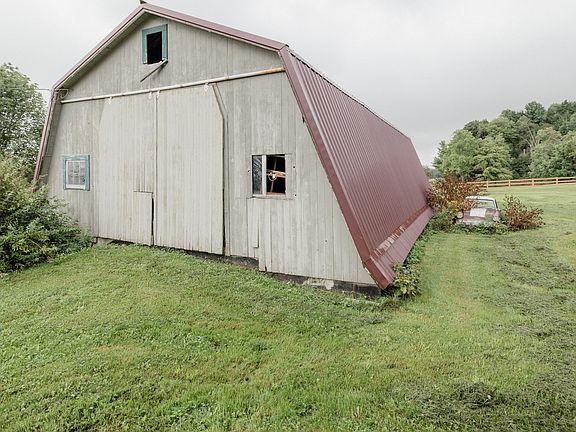 3rd image of 16116 Old Valley Rd