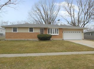 10 Concord Ave, South Elgin, IL 60177