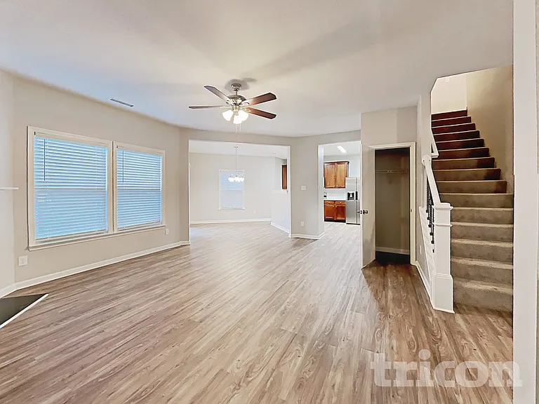 807 Chastain Ave — Photo 2