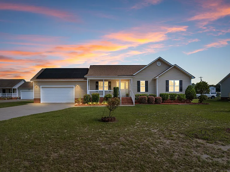 46 Bayberry Ln — Photo 2