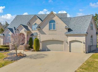 49404 Compass Point Dr, Chesterfield, MI 48047